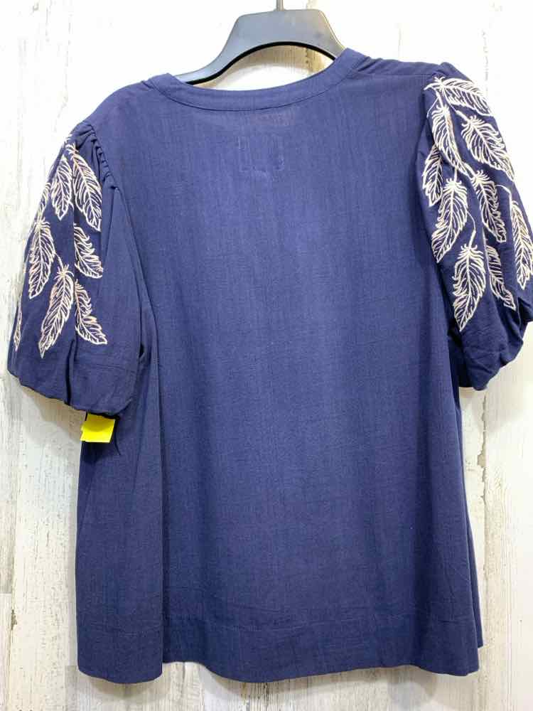 NWT UMGEE Tops Size M NAVY/WHITE PUFF SLEEVES Blouse