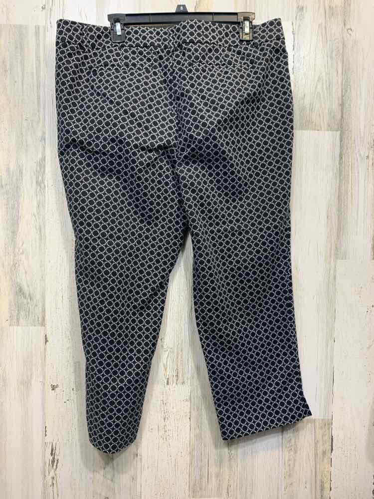 PRE-OWNED Size 14 HILARY RADLEY BOTTOMS BLACK/WHITE QUATREFOR CAPRI CAPRI/BLACK/