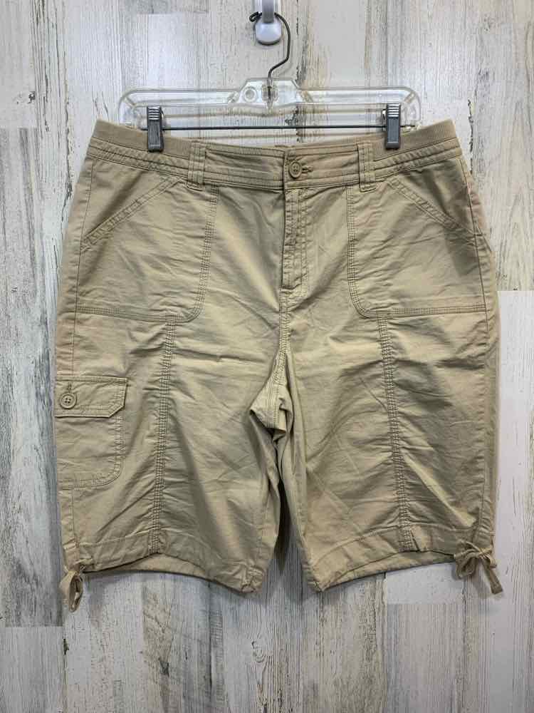 PRE-OWNED Size 12 ST JOHN'S BAY BOTTOMS Tan CARGO BERMUDA Shorts/TAN CARGO BERMU