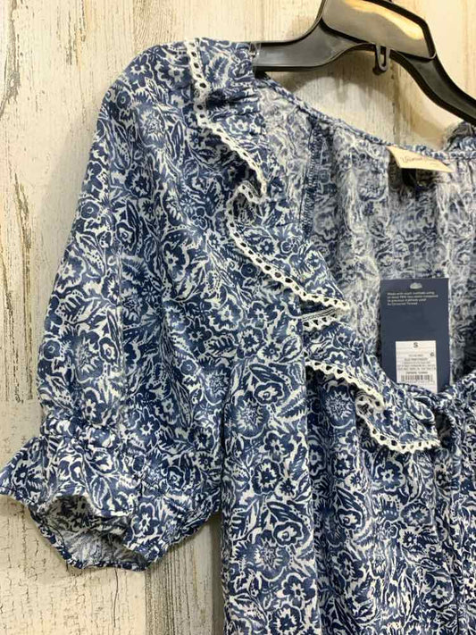 NWT UNIVERSAL THREADS Tops Size S BLUE/WHT Floral CROP Blouse