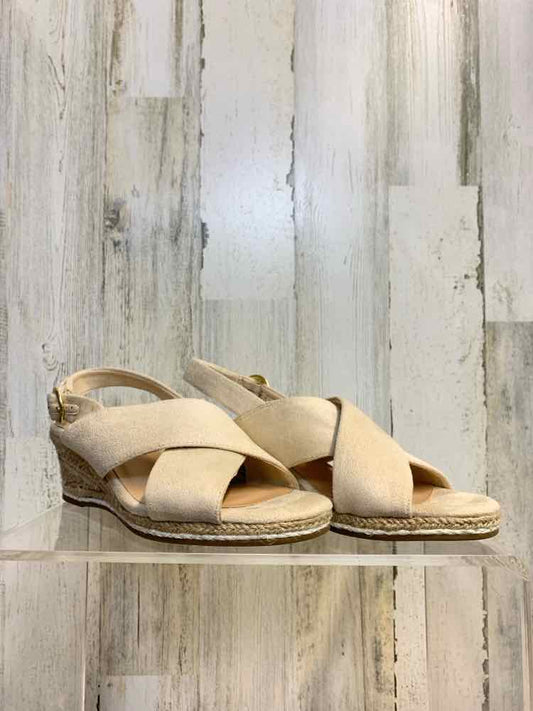 PRE-OWNED BELLA VITA SHOES Shoe Size 8 Cream WEDGE Shoes