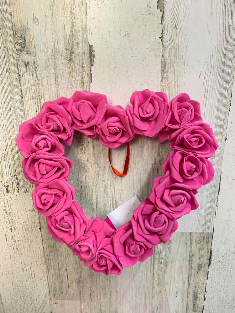 Holiday Item/HOT PINK ROSE HEART WREATH