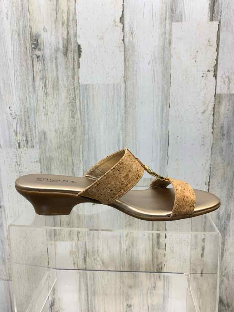 PRE-OWNED SOLANZ SHOES Shoe Size 10M TAN/GOLD SLIP ON Sandals