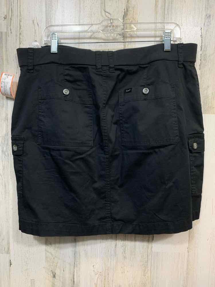 PRE-OWNED Size 18 LEE/CARGO POCKET STYLE SKORT