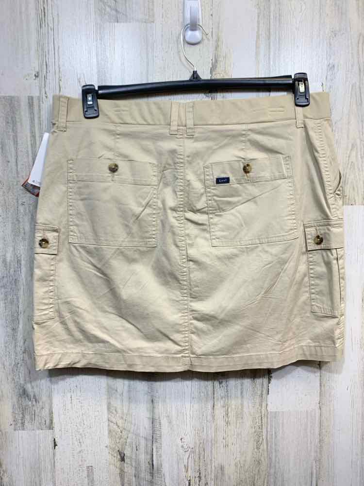 NWT Size 18 LEE/CARGO POCKET STYLE SKORT