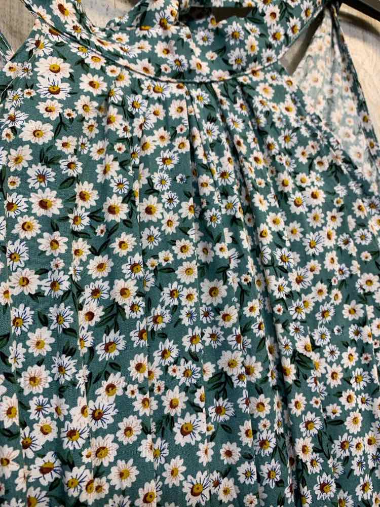 PRE-OWNED NAGGOO Dresses and Skirts Size M WHT/GRN/YEL DAISIES HALTER Dress
