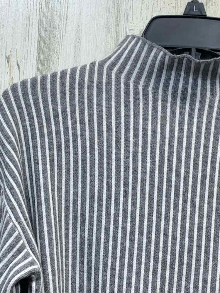 TAHARI Tops Size XS GRAY/WHITE Stripe CROP TOP Sweater