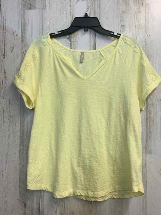 PRE-OWNED 1775 Tops Size M Yellow Solid SHORT SLEEVES TOP