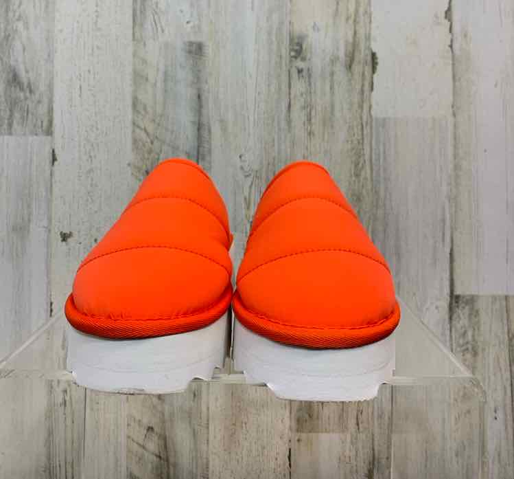 PRE-OWNED MAEVE SHOES Shoe Size S/M ORANGE/WHITE PUFFY SLIP ON Slippers/ORANGE P
