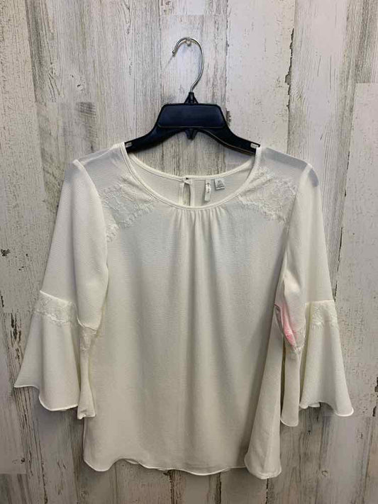 PRE-OWNED CATO Tops Size S White Solid 3/4 LENGTH TOP/3/4 LENGTH WHITE TOP. LACE