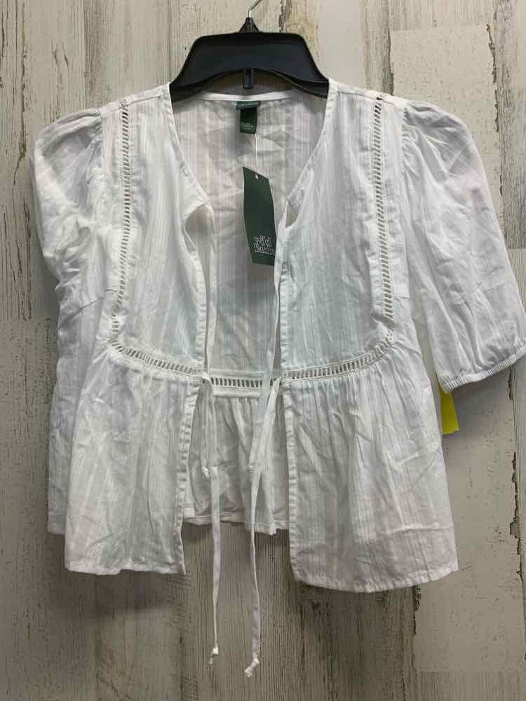 NWT WILD FABLE Tops Size XS White Solid SHORT SLEEVES Shirt/WHITE SHORT SLEEVES