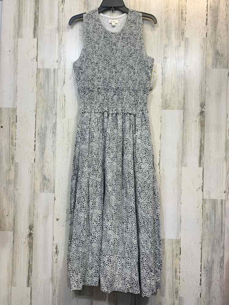 NWT ON 34TH Dresses and Skirts Size M WHITE/BLACK SPECKLED MAXI Dress/SLEEVE-LES