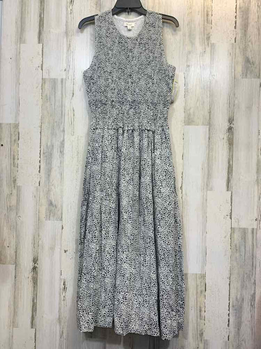 NWT ON 34TH Dresses and Skirts Size M WHITE/BLACK SPECKLED MAXI Dress/SLEEVE-LES