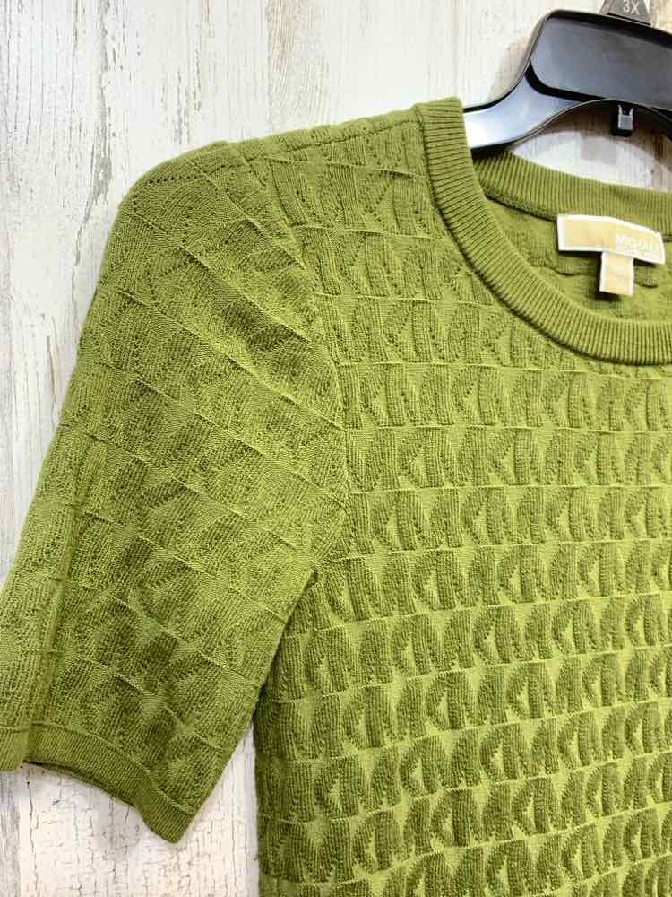 PRE-OWNED MICHAEL KORS/EMBOSSED CREW NECK  Size XS Olive SHORT SLEEVES Blouse