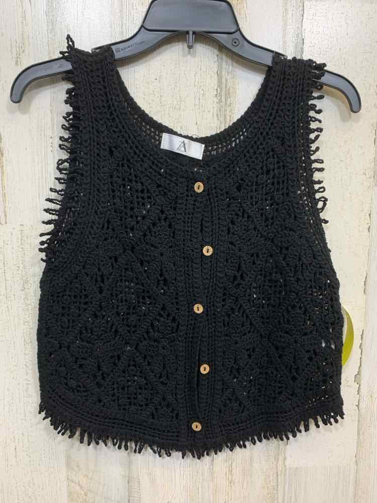 PRE-OWNED ZA (GENERIC TAG)/SLEEVELESS CROCHET KNIT VEST W/ HOLLOW OUT DESIGN & F