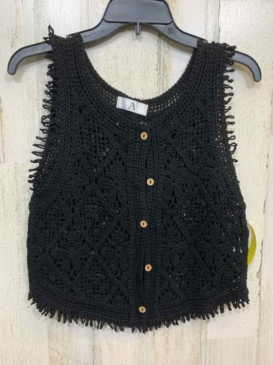 PRE-OWNED ZA (GENERIC TAG)/SLEEVELESS CROCHET KNIT VEST W/ HOLLOW OUT DESIGN & F