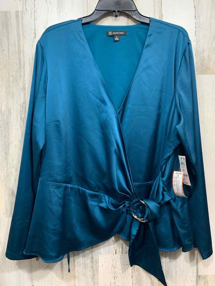 NWT INC/DRAPED/WRAP LOOK V-NECK W/ METAL RING DETAIL
