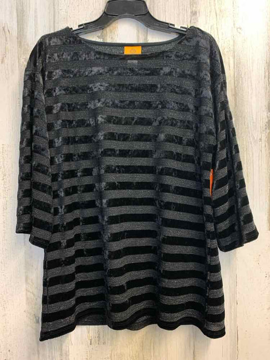 RUBY RD Tops Size M Black VELOUR Stripe 3/4 LENGTH TOP