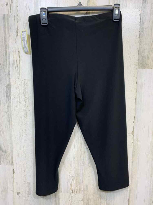 PRE-OWNED Size 8 SYMPLI BOTTOMS Black POLYESTER AND SPANDEX Solid CAPRI Pants/MI