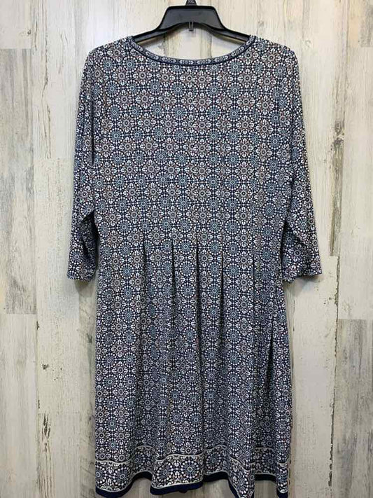 PRE-OWNED MAX STUDIO Dresses and Skirts Size 2X WHITE/BLUE/ORANGE MEDALION Dress