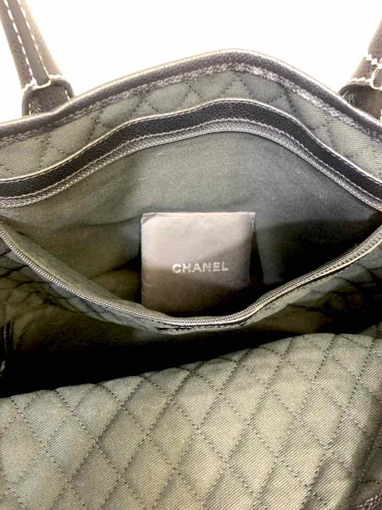PRE-OWNED CHANEL BLK/WHT/RED Handbag