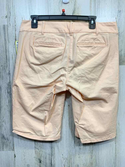 PRE-OWNED Size 10 SKINNY BERMUDA LIGHT PEACH Solid SHORT CAPRI
