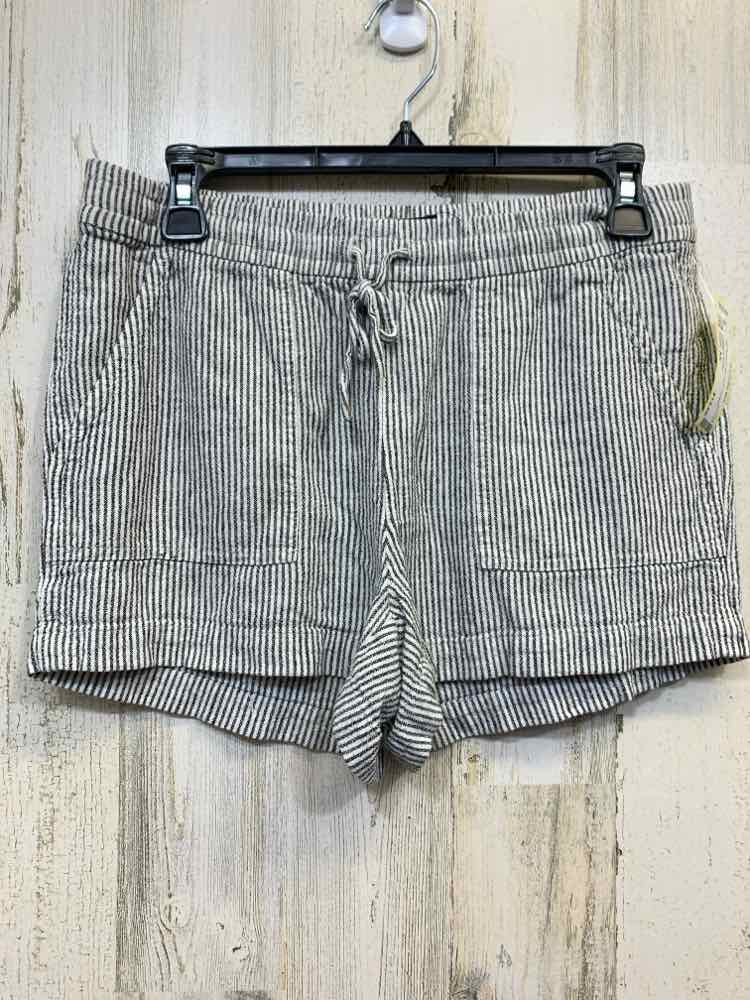 PRE-OWNED Size XS JCREW WHT/BLK Pinstripe Shorts