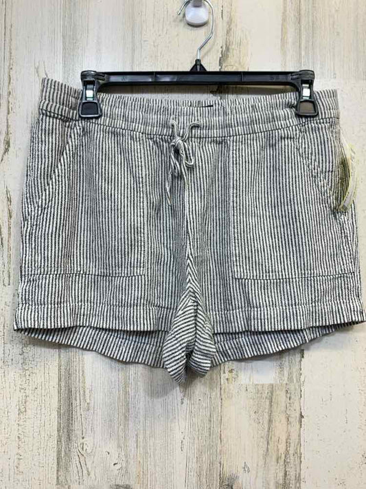 PRE-OWNED Size XS JCREW WHT/BLK Pinstripe Shorts