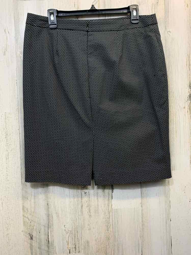 PRE-OWNED LIZ CLAIBORNE Dresses and Skirts Size 10 BLACK/WHITE Checkered Skirt/B