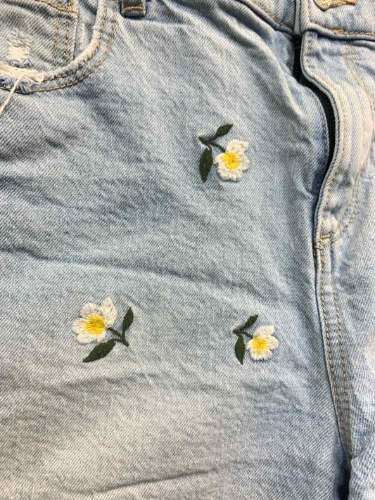 PRE-OWNED Size 28/6 LOFT BOTTOMS LIGHT BLU JEAN JEANS Floral Shorts