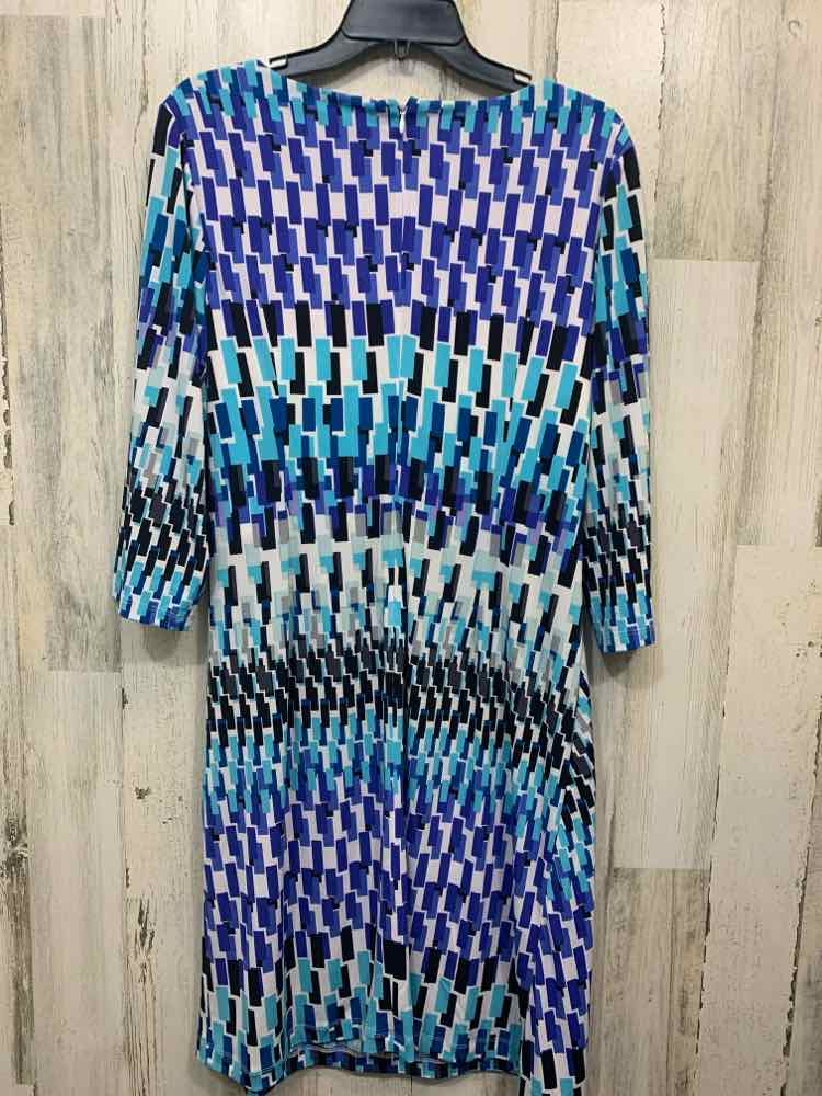 PRE-OWNED CHICO'S Dresses and Skirts Size L BLU/WHT/BLK ABSTRACT Dress
