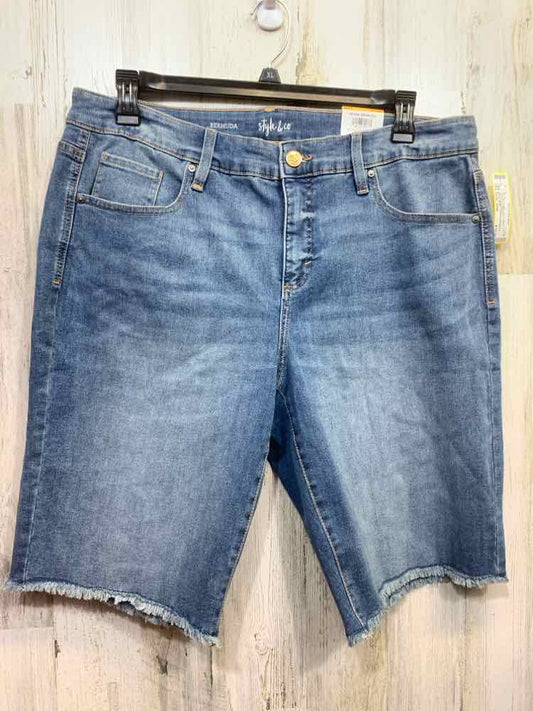 NWT Size 16W STYLE & CO BOTTOMS LIGHT WASH FRINGE BERMUDA Shorts/LIGHT WASH FRIN