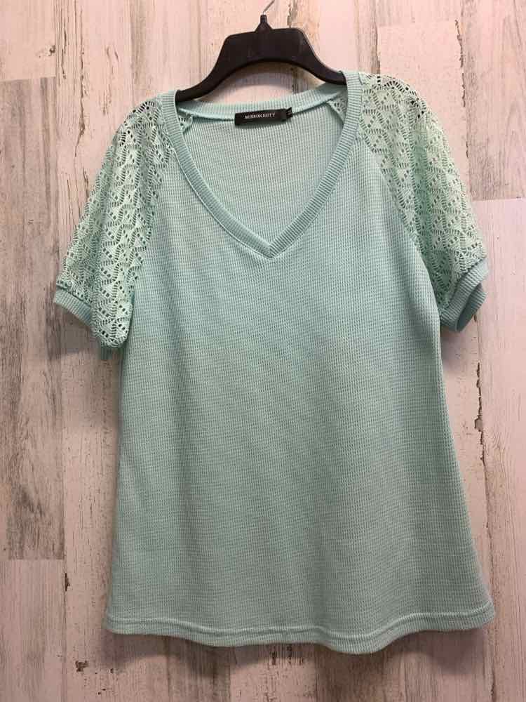 PRE-OWNED MEROKEETY Tops Size M PASTEL GREEN V-CUT NECKLINE Shirt/PASTEL GREEN V