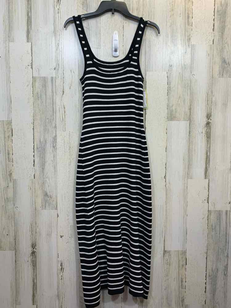 PRE-OWNED DIVIDED Dresses and Skirts Size XL BLACK/WHITE STRIPES MAXI Dress/BLAC
