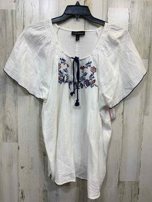 PRE-OWNED LANE BRYANT PLUS SIZES Size 18 WHITE/NAVY Embroidered FLOWY Blouse/WHI