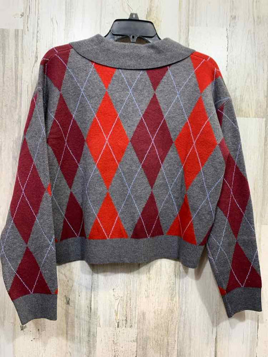 NWT 41 HAWTHORN Size M  GRY/RED/WHT DIAMOND LONG SLEEVES COLLARED V NEC  SWEATER