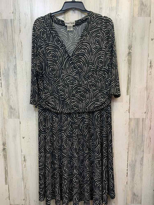PRE-OWNED RONNI NICOLE PLUS SIZES Size 20 WHT/BLK 3/4 SLEEVE Dress/V NECK/SWIRL