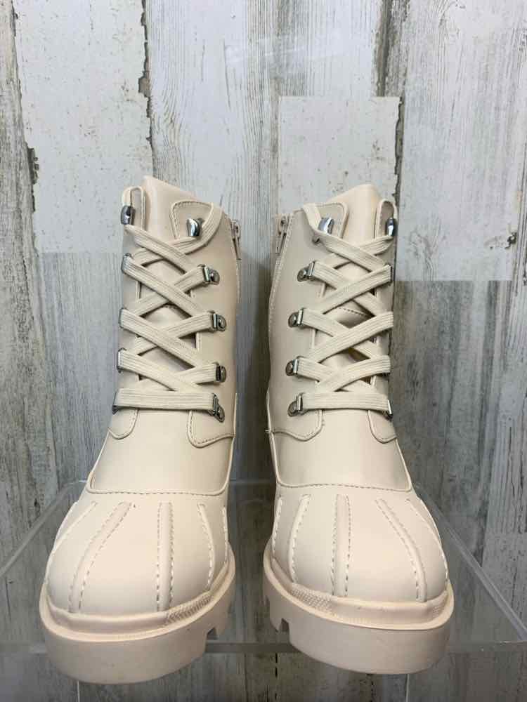 NWT STEVE MADDEN SHOES Shoe Size 9.5 OFF WHITE ANKLE RAIN Boots