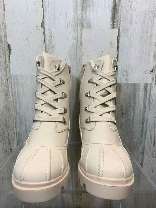 NWT STEVE MADDEN SHOES Shoe Size 9.5 OFF WHITE ANKLE RAIN Boots