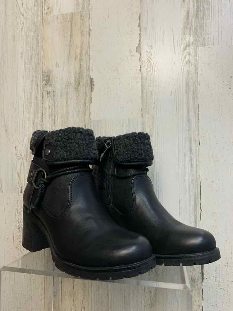 NWT G.C. SHOES SHOES 6 Black Shoes/CHUNKY HEEL BOOTS