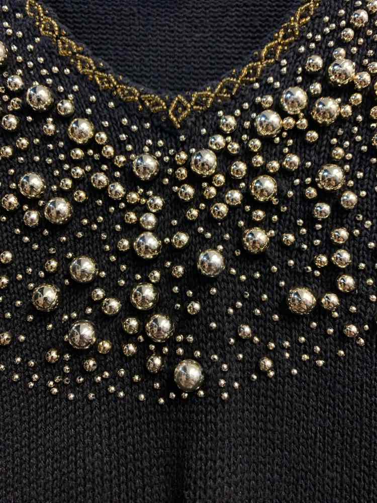 PRE-OWNED VICTORIA HARBOUR Tops Size L BLK LONG SLEEVES TOP/GOLD CIRCULAR BEADS