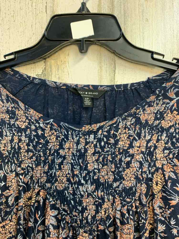 PRE-OWNED LUCKY BRAND Tops Size S Navy Floral LONG SLEEVES TOP/FLORAL PATTERN