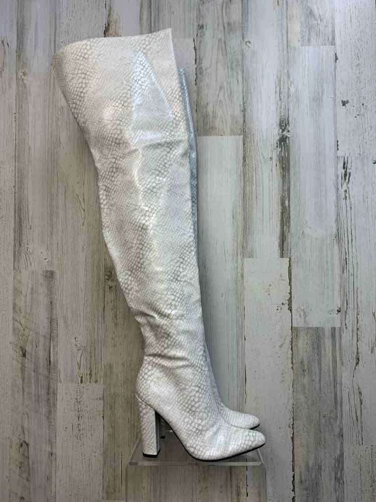 PRE-OWNED BAMBOO SHOES 7 White Shoes/THIGH HIGH BOOTS