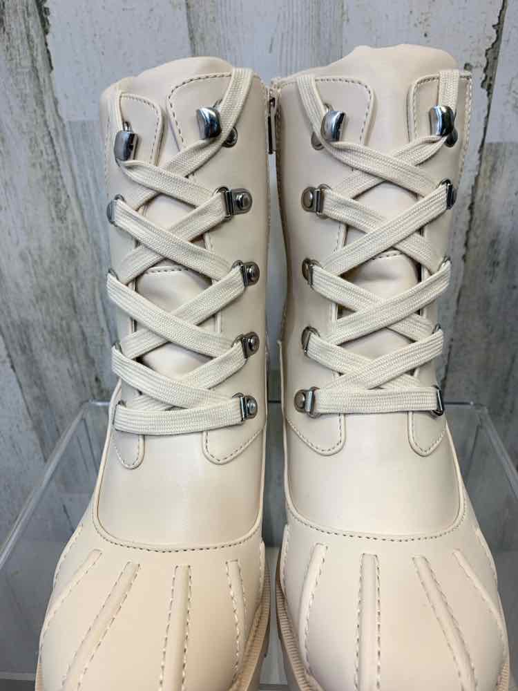 NWT STEVE MADDEN SHOES Shoe Size 9 OFF WHITE ANKLE RAIN Boots
