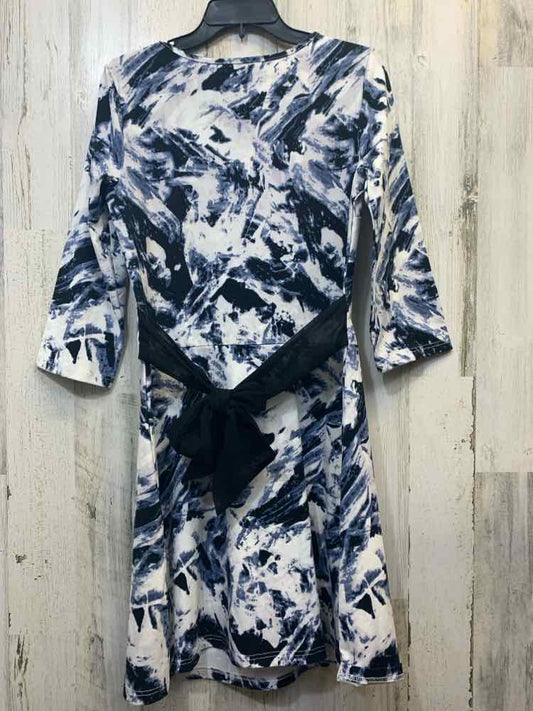 PRE-OWNED TAMSY Dresses and Skirts Size S WHITE/BLACK/BLUE STROKES A-LINE Dress/