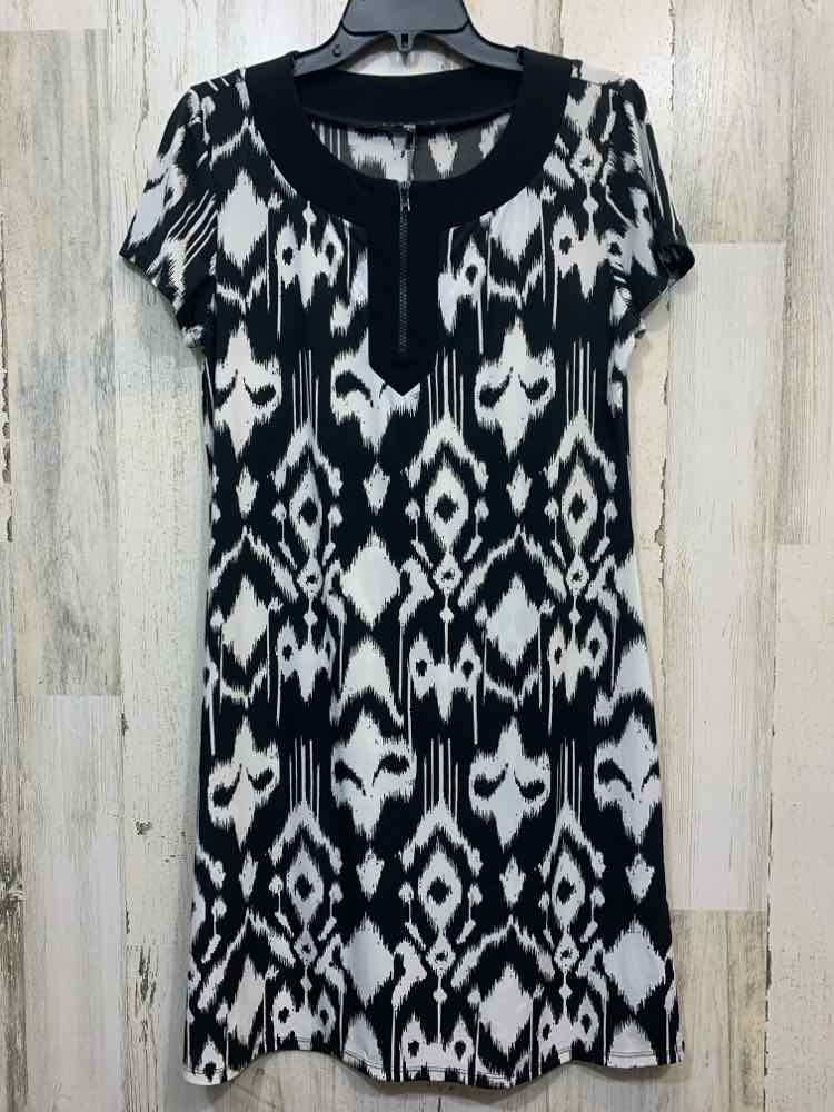 PRE-OWNED TIANA B. Dresses and Skirts Size L BLK/WHT TRIANGLES Dress/HALF ZIP CR