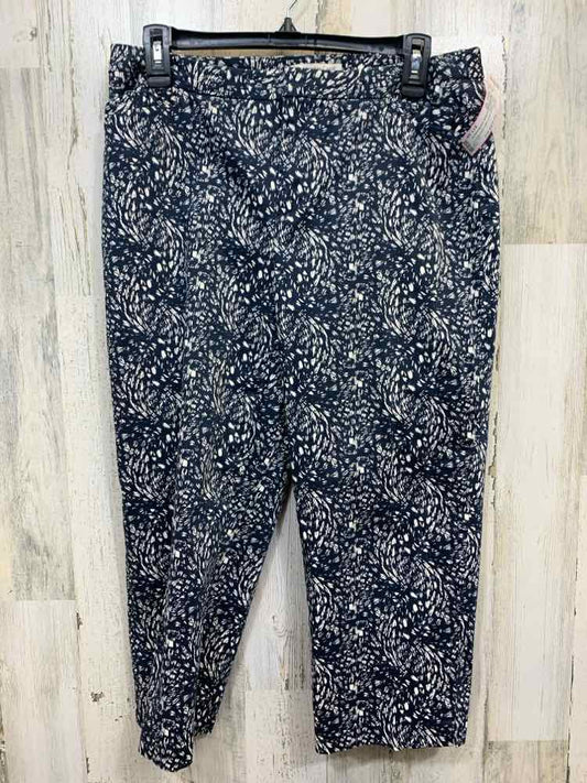 PRE-OWNED Size 10 KIM ROGERS BOTTOMS NAVY/WHITE Floral CAPRI Pants/NAVY/WHITE FL