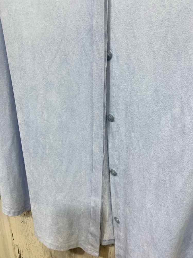 PRE-OWNED CHICO'S Size 3 Tops LT BLUE BUTTON UP Solid LONG SLEEVES Shirt