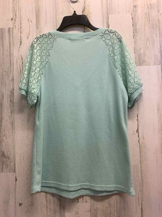PRE-OWNED MEROKEETY Tops Size M PASTEL GREEN V-CUT NECKLINE Shirt/PASTEL GREEN V