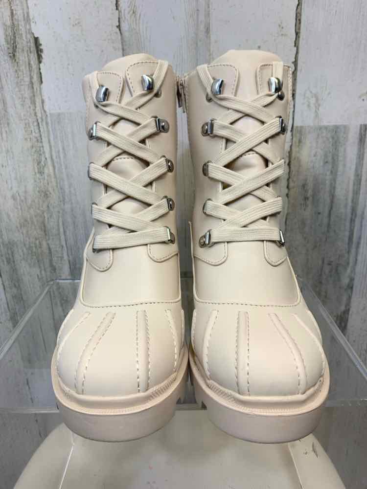 NWT STEVE MADDEN SHOES Shoe Size 9 OFF WHITE ANKLE RAIN Boots